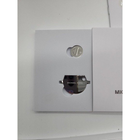 Michael Kors Access Braclet - Picture 7 of 7